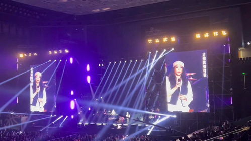 演唱會變鬧劇 女歌手代表作交樂隊(duì)演唱，抽獎互動取代唱歌引全場退票呼聲