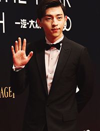 鄧倫的廣告代言與演出經(jīng)紀(jì)